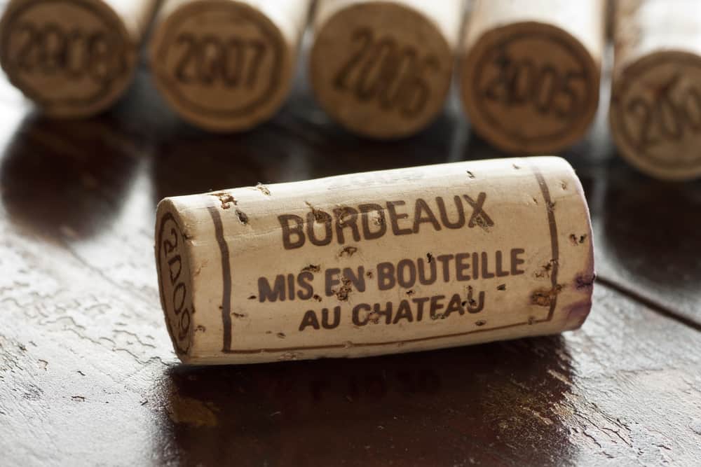 Korkprop til vin med påskriften "BORDEAUX - Mis en bouteille au chateau"